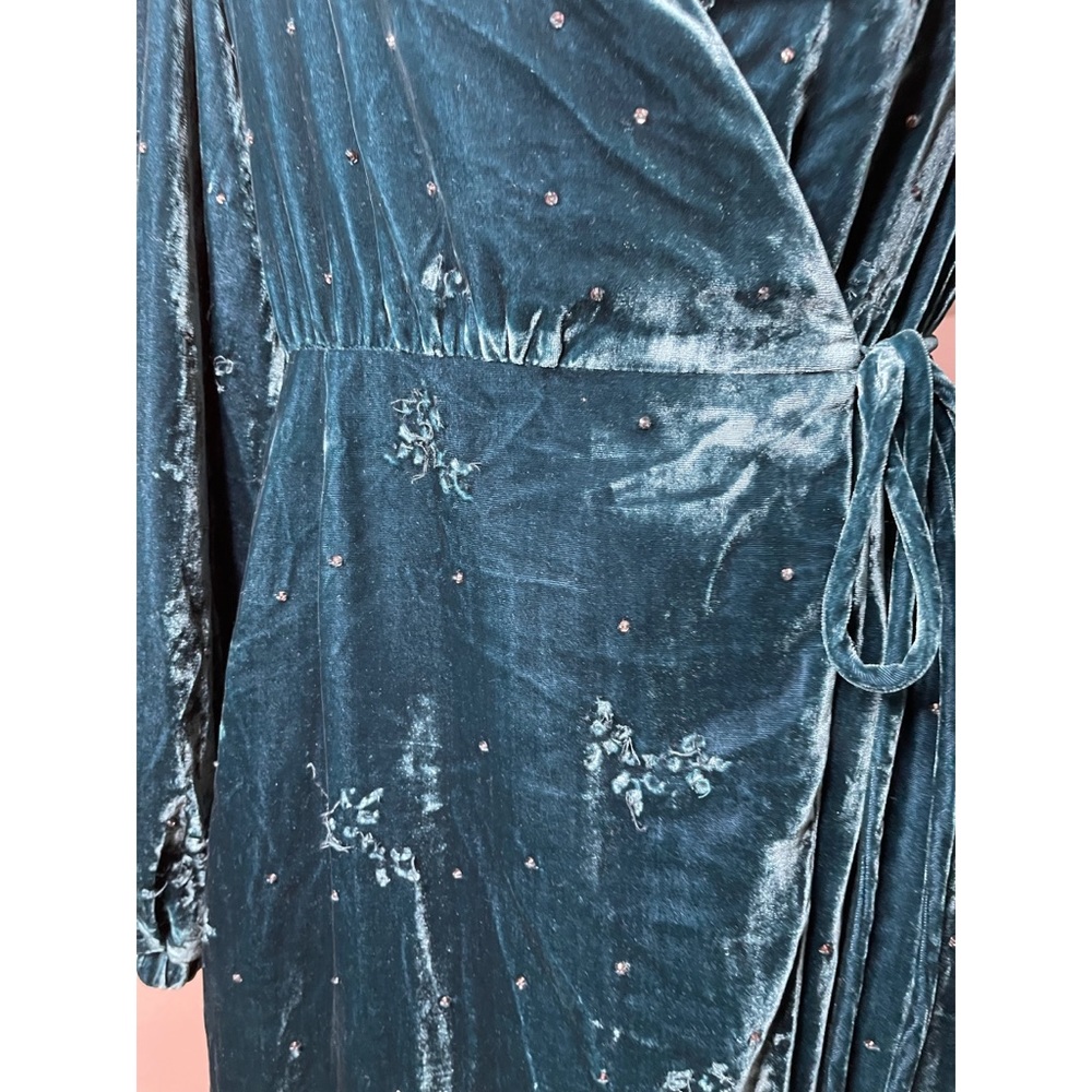 Divine Heritage Crystal Velvet Wrap Sequin Gown - Picture 7 of 9
